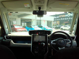 見通しのよいすっきりとした視界で、運転のしやすさは疲れにくさにも繋がりますよ♪