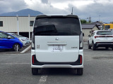 雨の日は中古車は選びにくいですよね。でも当店なら安心です。電話予約を頂ければ屋根下へ移動させて頂きます。雨でもじっくりご検討いただけます。