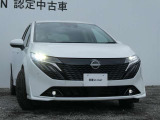 アダプティブLEDヘッドライト。フロントカメラで前方の状況を検知し対向車や先行車に眩しい思いをさせることなく必要なところだけを遠くまで照射します。