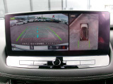 アラウンドビューモニターも装備しております。ご覧のように車体を真上か見たような映像なので、車庫入れの苦手なお客様ももうご心配いりません。