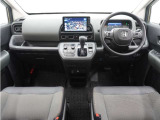 ◆視界広々で非常に運転しやすくロングドライブでも疲れを感じさせないすっきりとまとまったインパネ周りです。