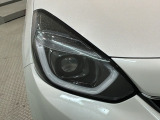 LEDヘッドライトは、点灯の瞬間から最大光量を発揮し、突然暗くなるトンネルなどでの安定感を高めます。