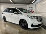 LEDヘッドライトと大型グリルで迫力あるスタイルになっております。