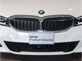 【キドニーグリル】BMWは約90年もの間、ほぼ全ての車両にひと目でBMWだと分かるこの特徴的なフロントグリルが備えられ、デザイン・アイコンとして親しまれてきました。