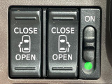 【両側パワースライドドア】スマートキーや運転席のスイッチで後席両側スライドドアの開閉が可能♪電動だから力を入れてドアを開ける必要が無く、小さなお子様でも簡単に開け閉めでき快適です♪