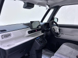 ダイハツのお店では、ダイハツ車を知り尽くしたプロフェッショナルが、専用の診断機器を使って各システムを点検しております。