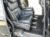 ホンダ車の低床ボディは乗りやすく、足元も広びろですよ。