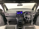 【前方視界】開放的な前方視界!運転がしやすく疲れにくいです♪窓が大きく、見通しがとっても良いおクルマですよ♪
