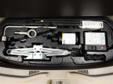 タイヤパンク修理キットが装備されております!