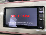 【純正ナビ】人気の純正ナビを装備しております。ナビの使いやすさはもちろん、オーディオ機能も充実!キャンプや旅行はもちろん、通勤や買い物など普段のドライブも楽しくなるはず♪