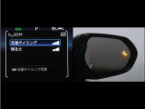 隣車線を走る車両をレーダーで検知し、ドアミラーでは確認しにくい後側方エリアに存在する車両に加え、急接近してくる車両も検知します。車両を検知するとドアミラーに搭載されたLEDインジケーターが点灯します。