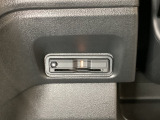 ハンドルの左下にETCがついています。高速道路の料金所の通過も楽々です。 カードの取り出しもしやすい場所についています。