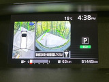 【アラウンドビューモニター】専用のカメラにより、上から見下ろしたような視点で360度クルマの周囲を確認することができます☆死角部分も確認しやすく、狭い場所での切り返しや駐車もスムーズに行えます。