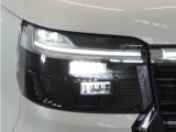 【LEDヘッドライト+デイタイムランニングランプ】主流のLEDヘッドライトに、日中でも他者からの視認性を良くするデイタイムランニングランプ装備!スタイリッシュでかっこよく仕上がっています。