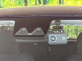【トヨタセーフティセンス】走行中に前方の車両等を認識し、衝突しそうな時は警報とブレーキで衝突回避と被害軽減をアシスト。より安全にドライブをお楽しみいただけます。