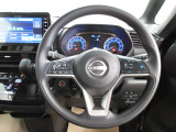運転が楽しくなる明るく開放的な運転席まわりです。