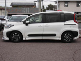 こちらの車両は雹による凹みが複数ございます。ご来店の上、現車での確認をお願い致します。