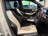 メルセデス・ベンツの定める厳しい基準をクリアしたお車のみをご案内させて頂きます。納車前整備はメーカー規定に基づき100項目以上にも及ぶ点検を熟練のメカニックによって行いご納車させて頂きます。