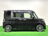 ドアは約90度に開くので荷物も積み込みやすく、乗り降りもしやすい♪ ロングドライブも快適に過ごせる工夫がいっぱいです♪♪