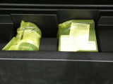 スペアタイヤレス車です。応急セットを搭載しております。