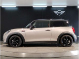 気密性の高いMINIは外観のかわいらしさとは裏腹に、外の雑音を遮り、高級感のある快適なドライブをお楽しみいただけます。