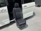 セレナ 2.0 ハイウェイスター セカンドスライドアップシート 4WD 