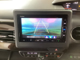 【バックカメラ】運転が苦手な方も車庫入れラクラクです!ギアをリバースに入れれば自動的に切り換わりますので、面倒な操作は不要です♪狭い駐車場もお車を傷つけず安心ですね!