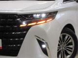 LEDヘッドライトです。デザイン性がよくとても明るいので、夜間の走行や悪天候でも安心です。しかも長寿命!