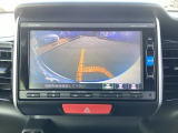 【リアカメラ】運転が苦手な方も車庫入れラクラクです!ギアをリバースに入れれば自動的にモニターが切り換わりますので、面倒な操作は不要です。狭い駐車場もお車を傷つけず安心です!