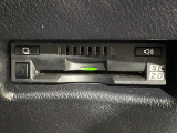 【ETC2.0(DSRC/ITSスポット)】ETCカードを挿入すれば料金所はノンストップで通過できます。ETC限定の割引や、高速道路の情報提供サービスを利用できます。