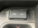 USB端子付き。最近、普及しているUSB。スマホやタブレット以外もUSB充電が増えていますよね。またスマホやメモリー媒体にお手持ちの、貴方のお気に入りの音楽を車内でも楽しめます♪
