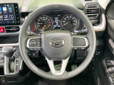 インテリアに合わせたデザインのステアリングは、運転される方のことも考え、運転しやすい形状、大きさです。是非一度、実際に触ってお確かめください。