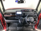 【前方視界】開放的な前方視界!運転がしやすく疲れにくいです♪窓が大きく、見通しがとっても良いおクルマですよ♪
