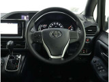各操作スイッチなどもハンドルから手を放すことなく操作可能で安全運転に支援いたします!