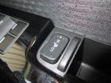 運転席&助手席シートヒーターが付いてます。寒い冬でもスイッチONで座面をあたたかくして、ドライブをさらに快適にしてくれます。HIとLOの2段階に温度設定が可能です。