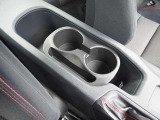車内はドリンクホルダーや収納スペースも多く、使い勝手も良好です♪