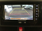 バックガイドモニターで、後方を確認しながら安心して駐車することができます。運転初心者も熟練者も必須の機能ですよ!