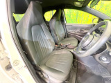 運転席シート廻りは使用感も少なく、良好な状態となっています。前オーナー様が丁寧に使っていたことがよくわかりますね。