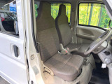 運転席シート廻りは使用感も少なく、良好な状態となっています。前オーナー様が丁寧に使っていたことがよくわかりますね。
