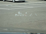 カラーヘッドアップディスプレイ付き。少ない視線移動で情報を確認できるので、運転の疲労軽減に繋がりますよ♪