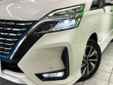 【LEDヘッドライト】悪天候や夜間走行時も良好な視界を確保し安心して運転できる高輝度LEDヘッドライトを装備!点灯速度が早く、消費電力も抑えられています。