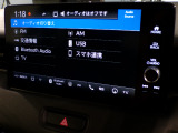 CD、DVD、Bluetooth、AM、FM、AUX、スマートフォン接続ができます。