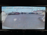 後方モニター表示でバック時の障害物もしっかり見えます!