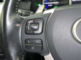 ステアリングスイッチ装備!運転しながら手元でオーディオの操作などができます。