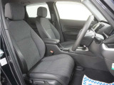 運転席のスペースはゆったりしていて、視界も広く確保されているので普段の運転からロングドライブまで快適です。
