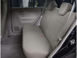 リアシートは分割可倒式になっていますので、長いお荷物も収納できます!!