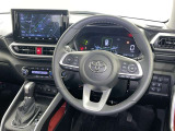 運転席まわりです。 各操作スイッチは使いやすい位置に配置されてます。