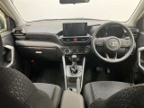 高いホールド性で運転姿勢が安定します。長距離ドライブでも疲れにくいのが魅力です。快適なドライビングライフをお送りください♪