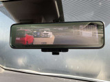 後席に荷物をタップリのせても視界を確保してくれちゃうスマート・ルームミラー♪