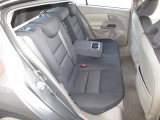広々とした空間と快適な座り心地が特徴です。折りたたみ式リアシートによって、荷室をさらに拡張できる実用性も兼ね備えています。